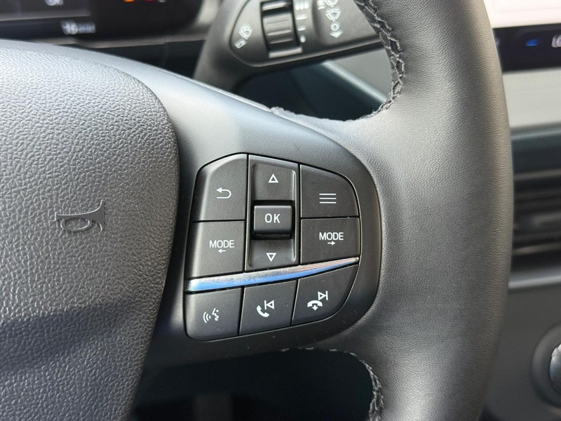 Ford Maverick Vehicle Full-screen Gallery Image 16