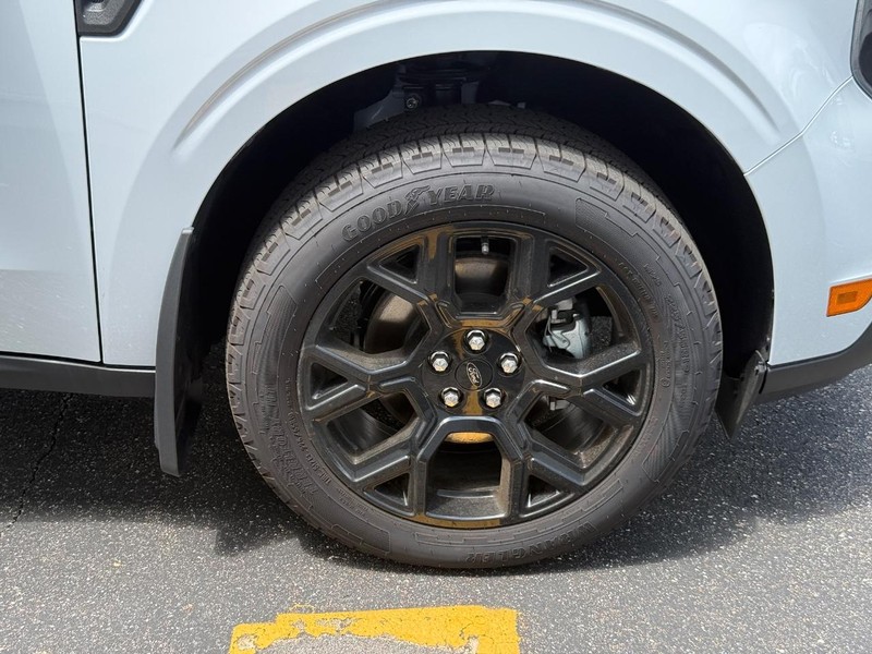 Ford Maverick Vehicle Full-screen Gallery Image 7