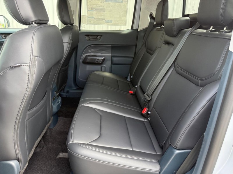 Ford Maverick Vehicle Full-screen Gallery Image 9