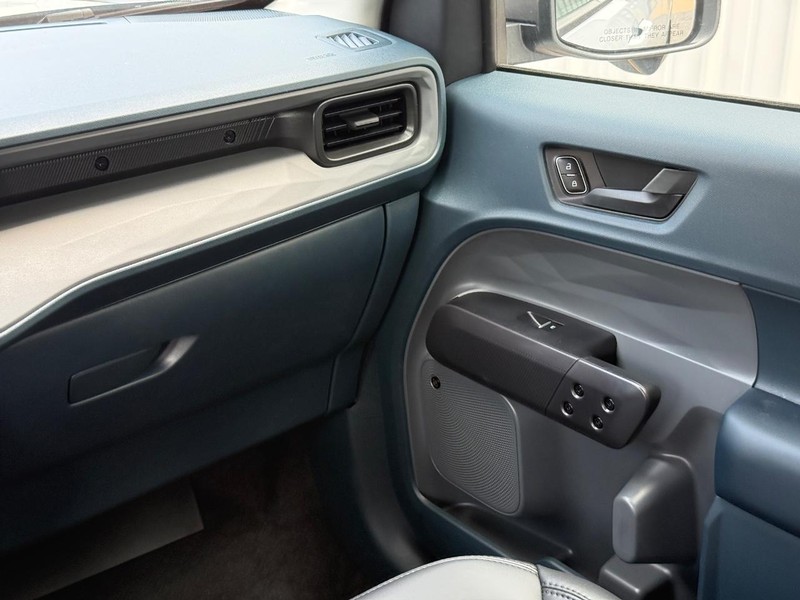 Ford Maverick Vehicle Full-screen Gallery Image 14