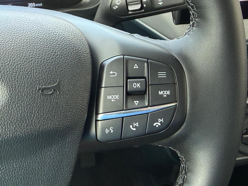 Ford Maverick Vehicle Full-screen Gallery Image 16