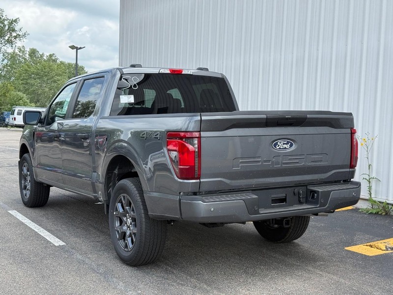 Ford F-150 Vehicle Full-screen Gallery Image 3