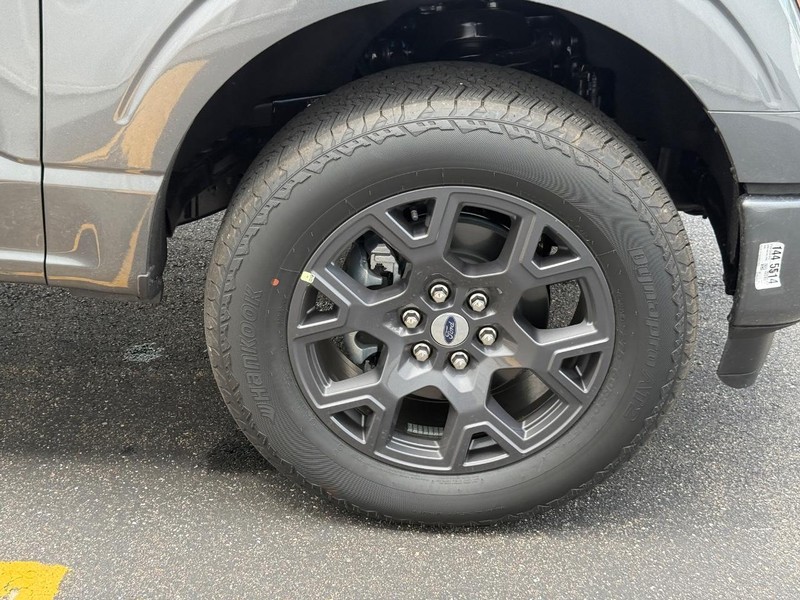 Ford F-150 Vehicle Full-screen Gallery Image 7