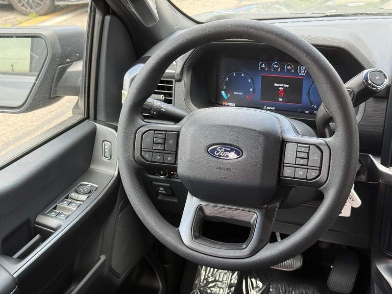 Ford F-150 Vehicle Full-screen Gallery Image 13