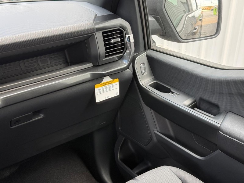 Ford F-150 Vehicle Full-screen Gallery Image 14