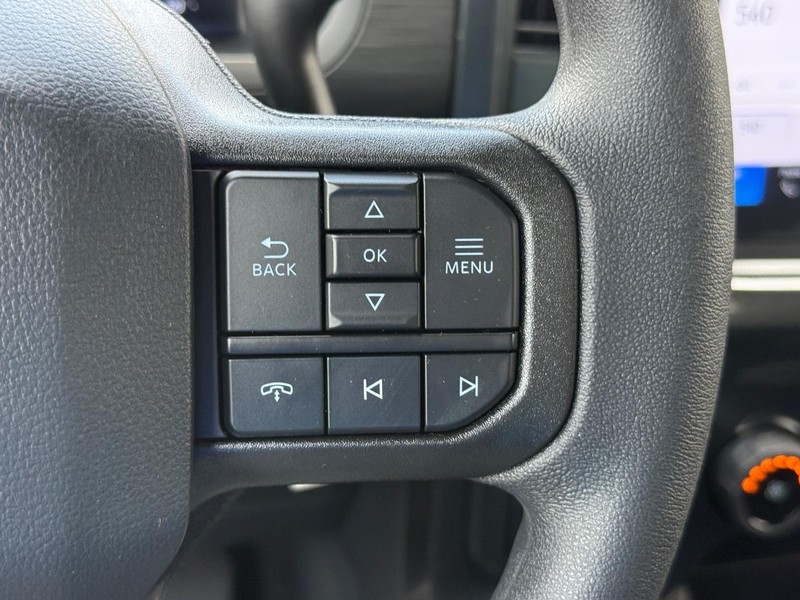 Ford F-150 Vehicle Full-screen Gallery Image 16