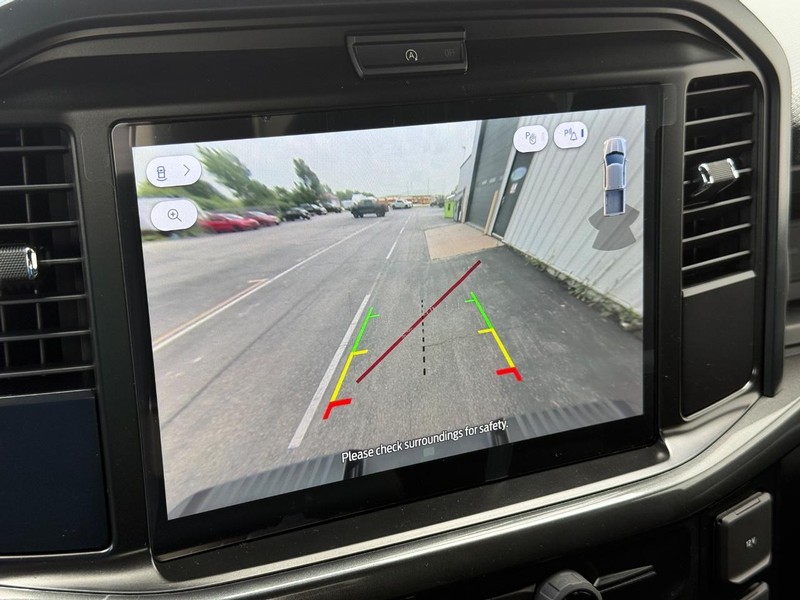 Ford F-150 Vehicle Full-screen Gallery Image 18
