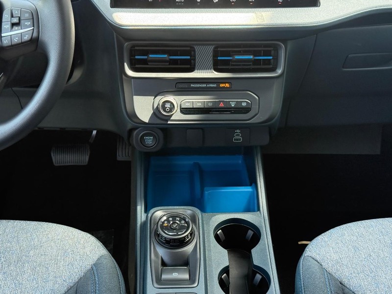 Ford Maverick Vehicle Full-screen Gallery Image 12