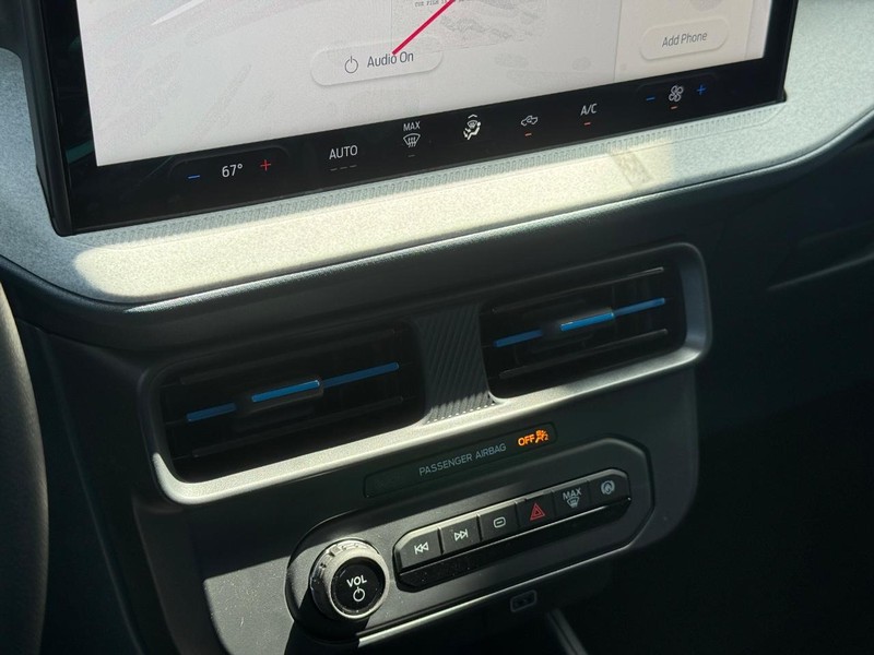 Ford Maverick Vehicle Full-screen Gallery Image 19