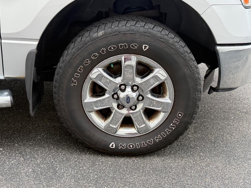 Ford F-150 Vehicle Full-screen Gallery Image 07