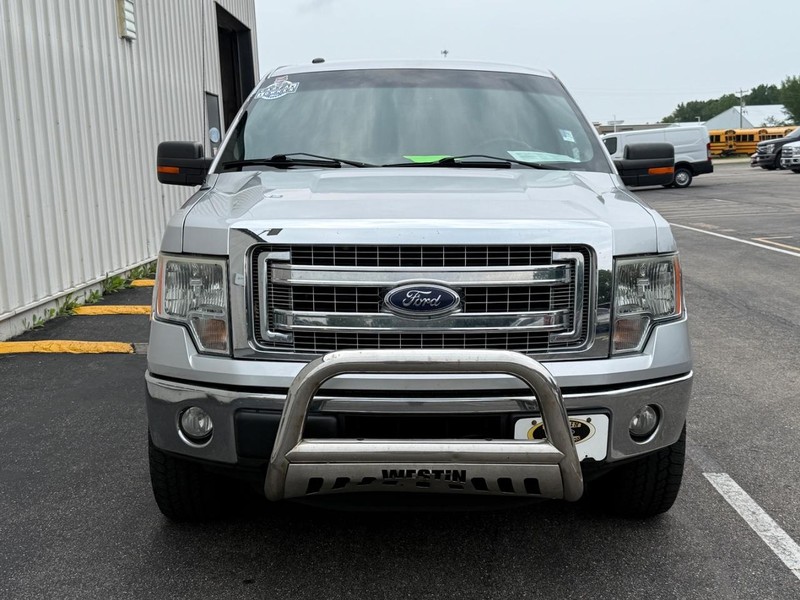 Ford F-150 Vehicle Full-screen Gallery Image 08