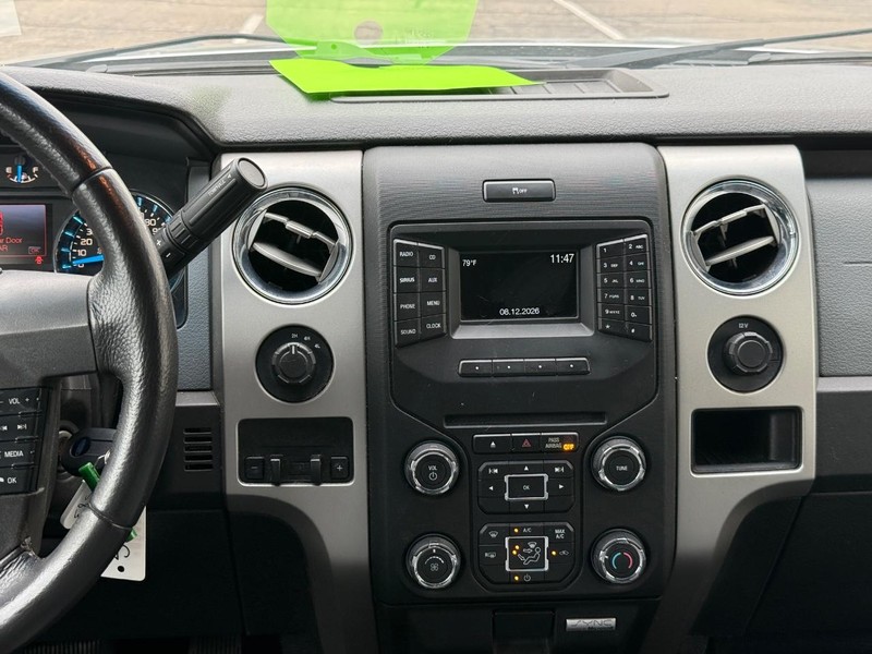 Ford F-150 Vehicle Full-screen Gallery Image 11