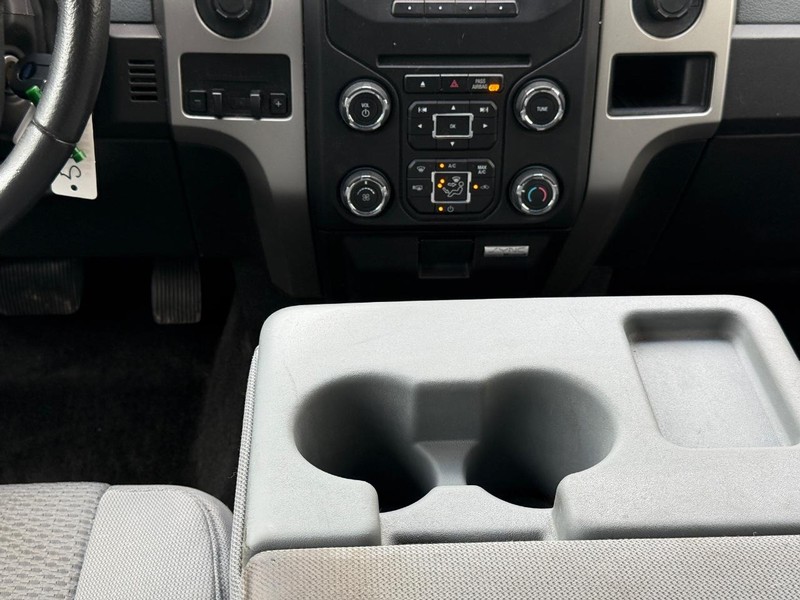 Ford F-150 Vehicle Full-screen Gallery Image 12