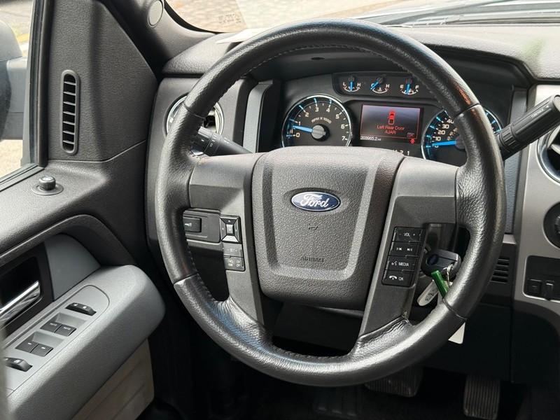 Ford F-150 Vehicle Full-screen Gallery Image 13