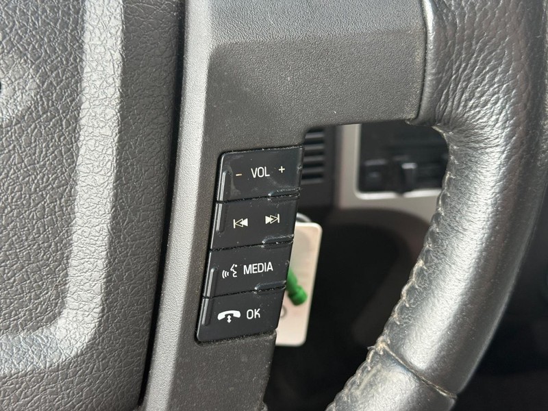 Ford F-150 Vehicle Full-screen Gallery Image 16