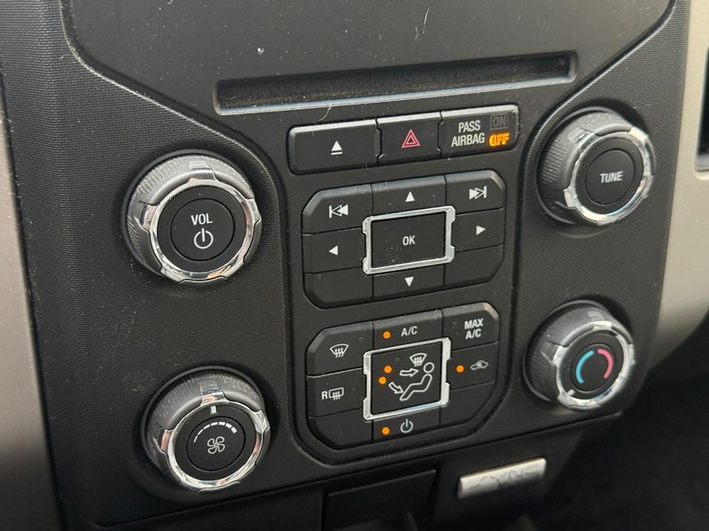 Ford F-150 Vehicle Full-screen Gallery Image 19
