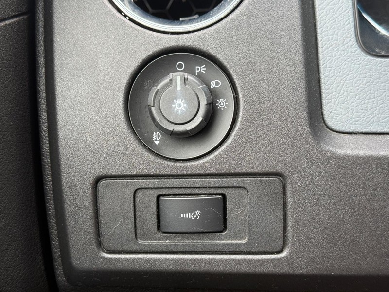 Ford F-150 Vehicle Full-screen Gallery Image 21