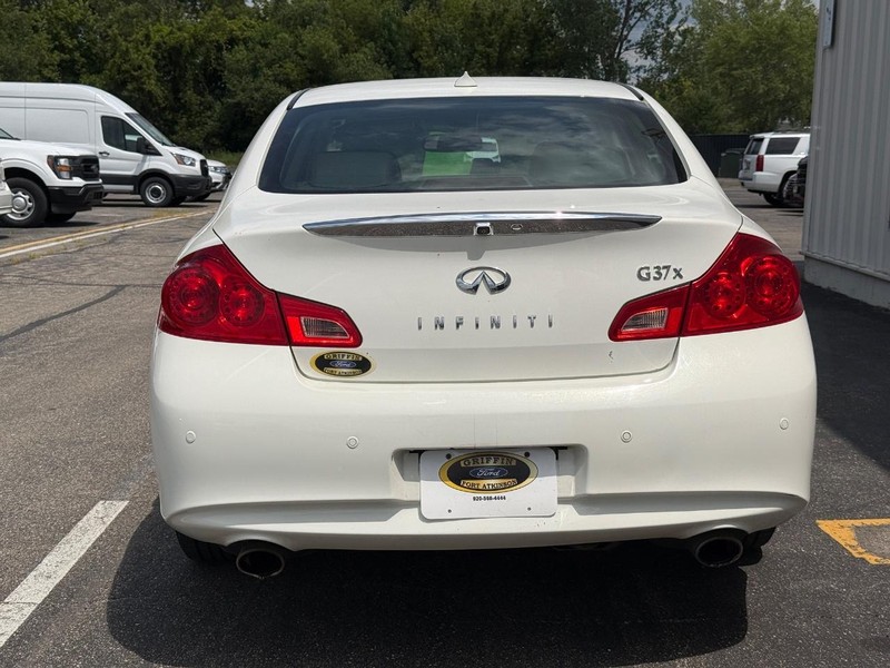INFINITI G37 Sedan Vehicle Full-screen Gallery Image 04
