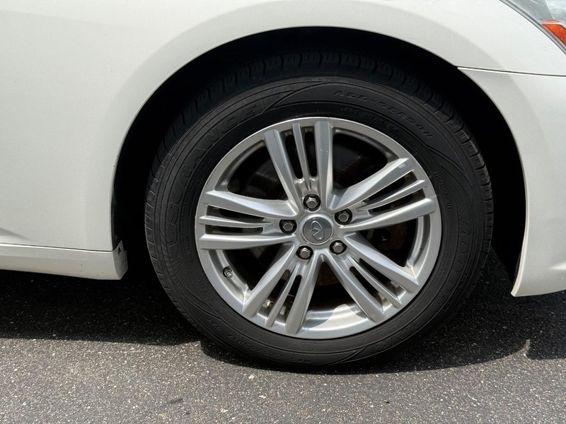 INFINITI G37 Sedan Vehicle Full-screen Gallery Image 07