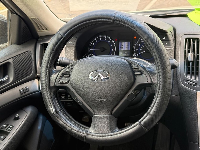 INFINITI G37 Sedan Vehicle Full-screen Gallery Image 13