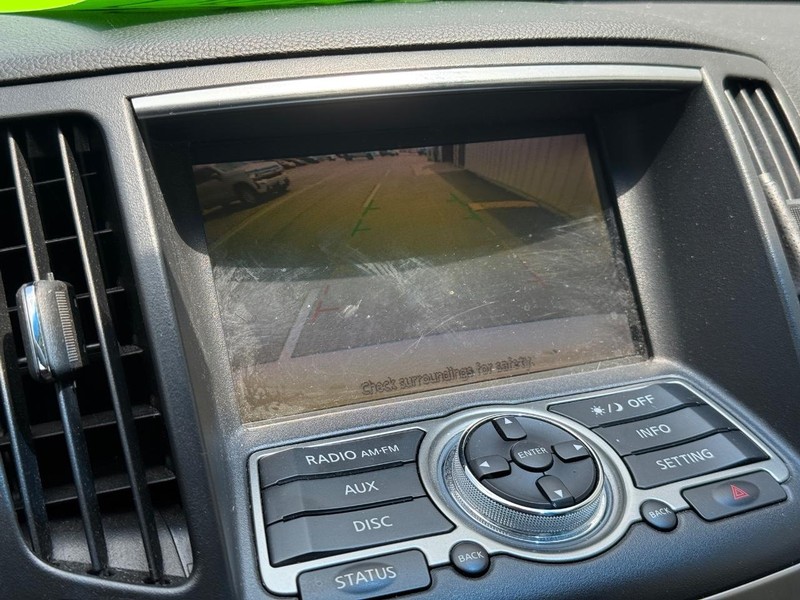 INFINITI G37 Sedan Vehicle Full-screen Gallery Image 18