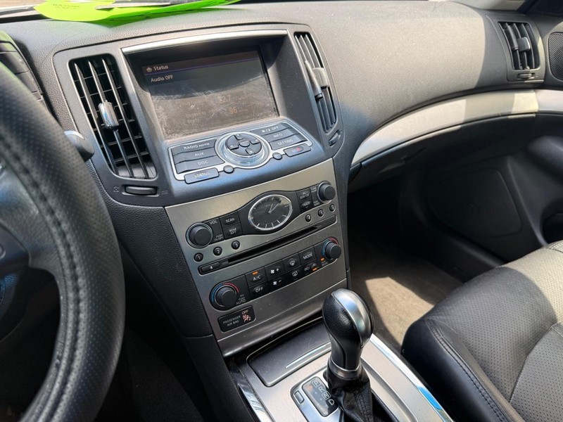 INFINITI G37 Sedan Vehicle Full-screen Gallery Image 19