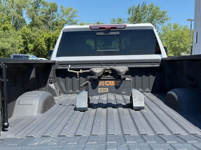 GMC Sierra 3500HD Vehicle Full-screen Gallery Image 5