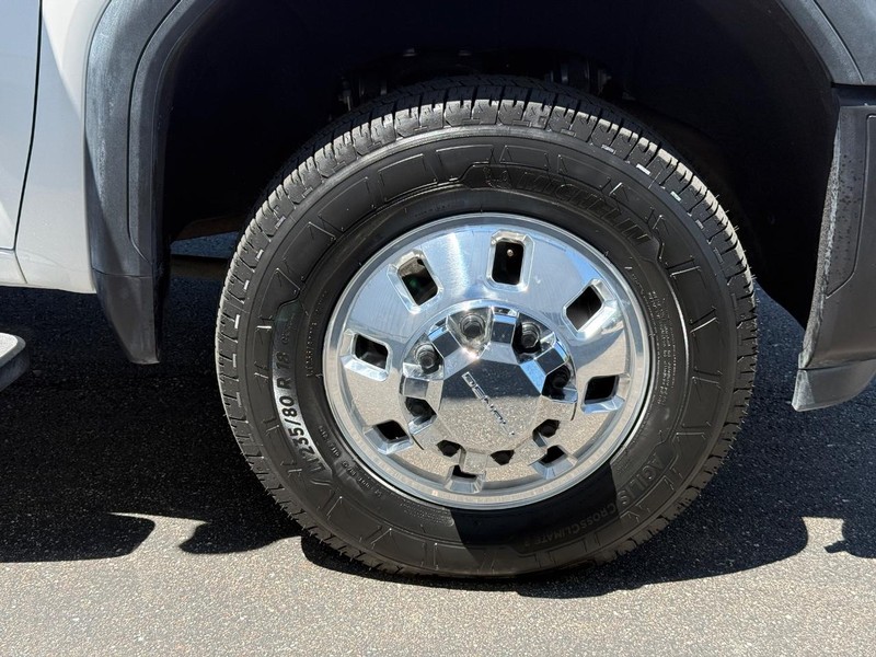 GMC Sierra 3500HD Vehicle Full-screen Gallery Image 7