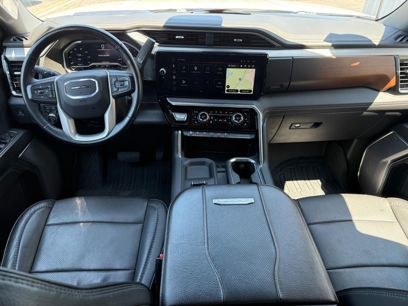 GMC Sierra 3500HD Vehicle Full-screen Gallery Image 10