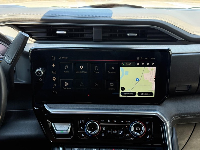 GMC Sierra 3500HD Vehicle Full-screen Gallery Image 11