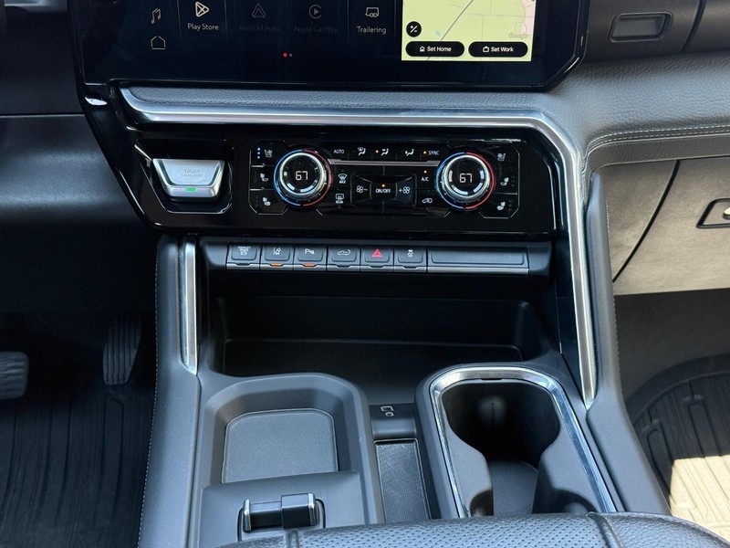 GMC Sierra 3500HD Vehicle Full-screen Gallery Image 12