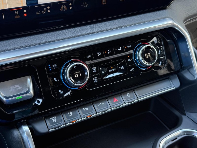 GMC Sierra 3500HD Vehicle Full-screen Gallery Image 19