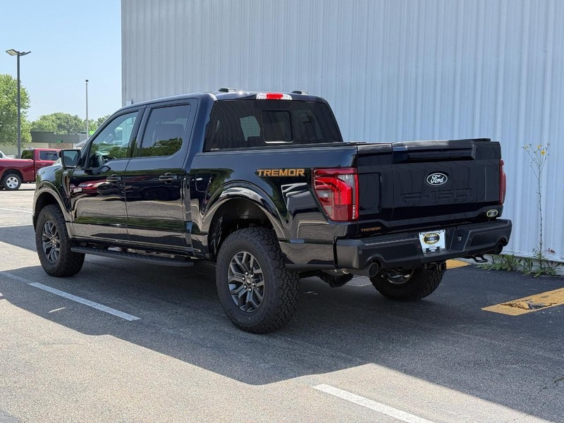 Ford F-150 Vehicle Full-screen Gallery Image 3