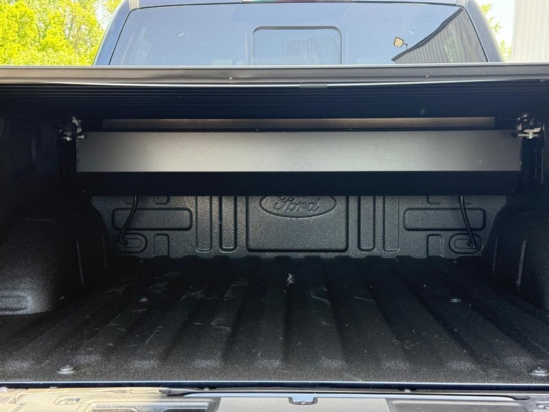 Ford F-150 Vehicle Full-screen Gallery Image 5