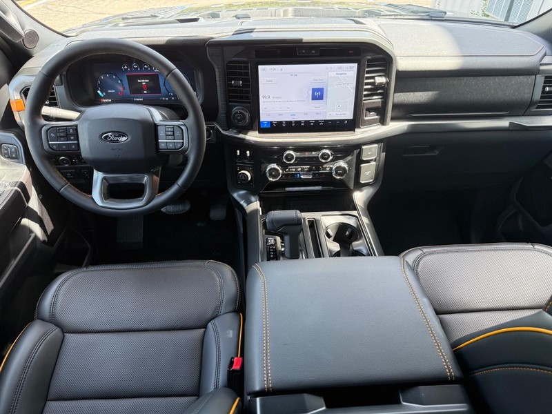 Ford F-150 Vehicle Full-screen Gallery Image 10