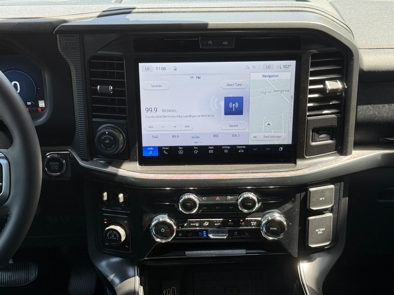Ford F-150 Vehicle Full-screen Gallery Image 11