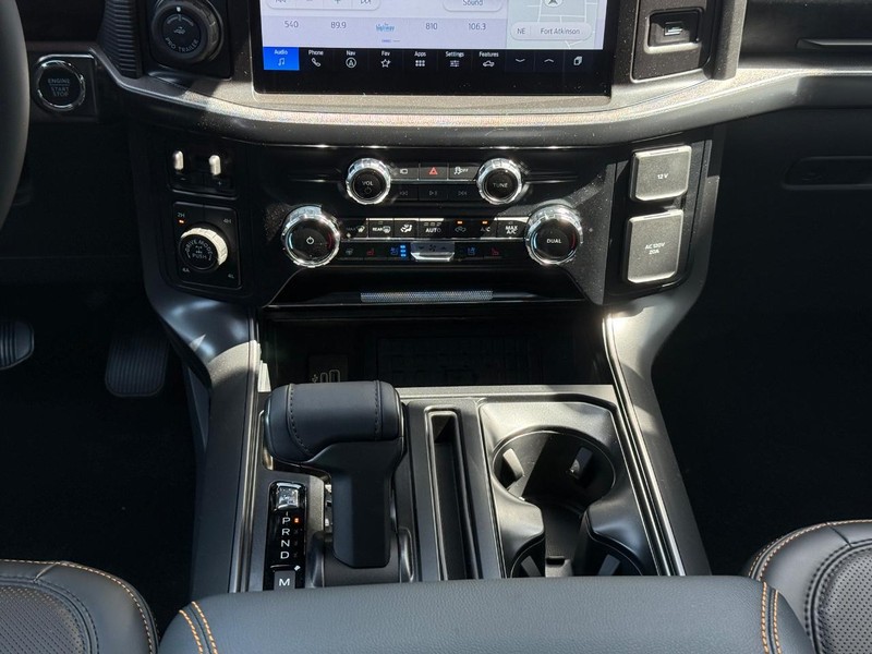 Ford F-150 Vehicle Full-screen Gallery Image 12