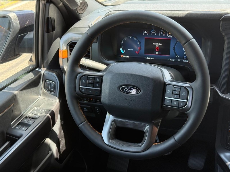 Ford F-150 Vehicle Full-screen Gallery Image 13