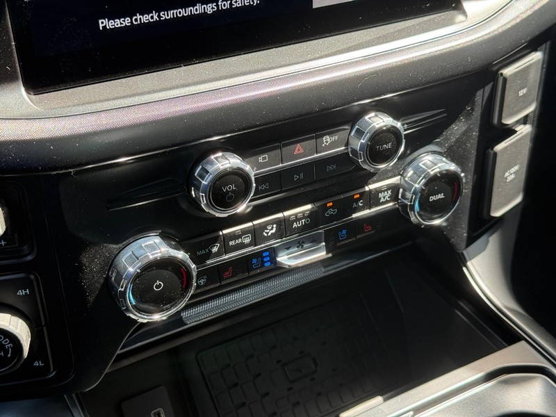 Ford F-150 Vehicle Full-screen Gallery Image 19