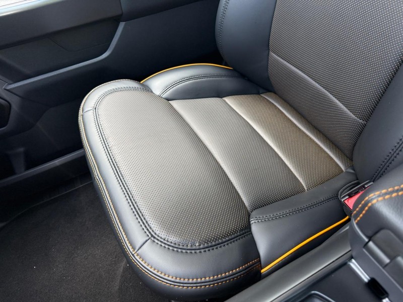 Ford F-150 Vehicle Full-screen Gallery Image 20