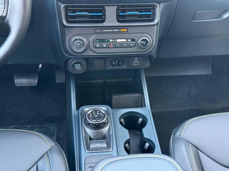 Ford Maverick Vehicle Full-screen Gallery Image 12