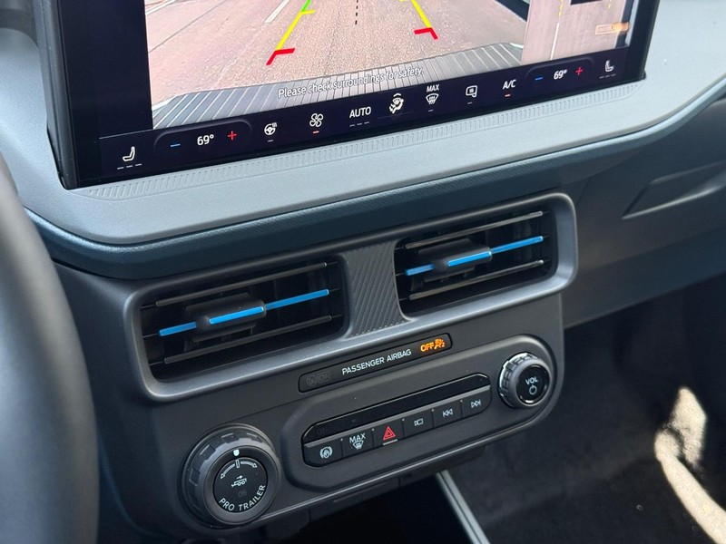 Ford Maverick Vehicle Full-screen Gallery Image 19
