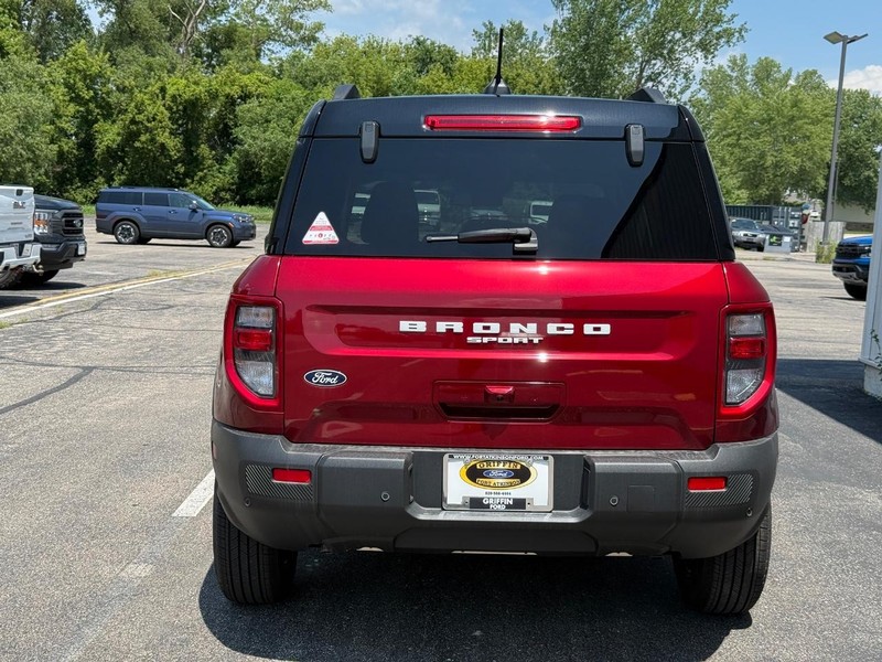 Ford Bronco Sport Vehicle Full-screen Gallery Image 4