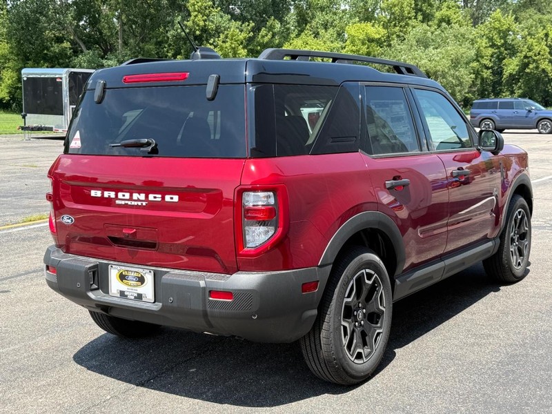 Ford Bronco Sport Vehicle Full-screen Gallery Image 6