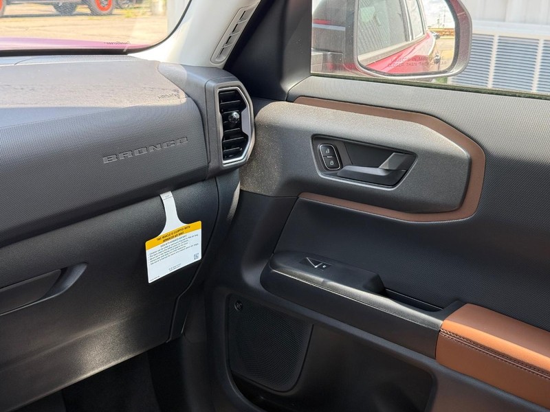Ford Bronco Sport Vehicle Full-screen Gallery Image 14