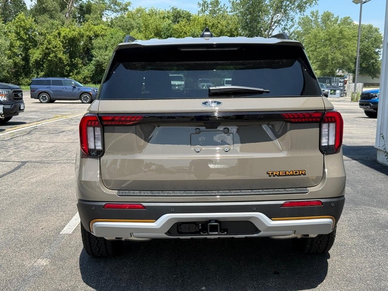 Ford Explorer Vehicle Full-screen Gallery Image 4