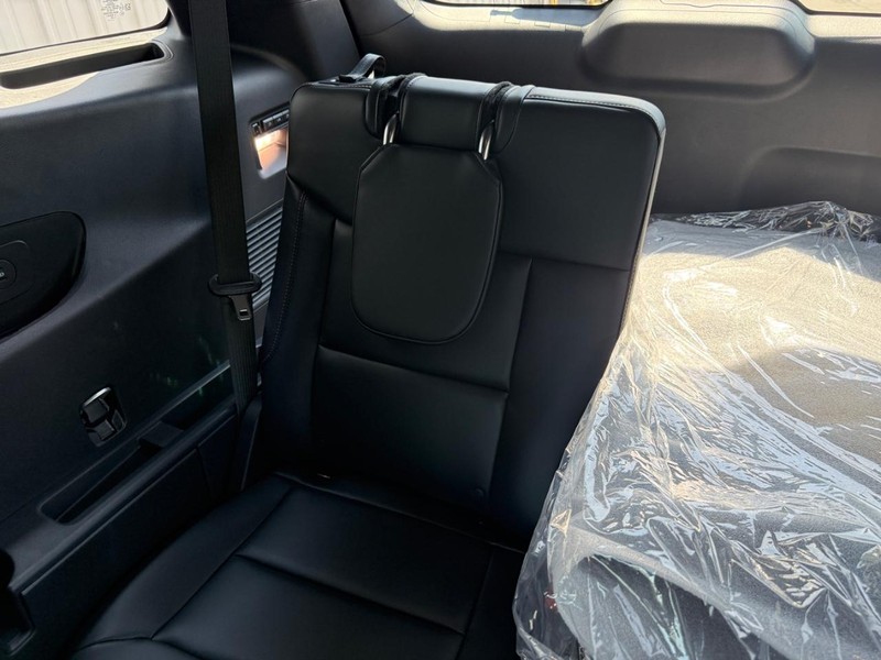 Ford Explorer Vehicle Full-screen Gallery Image 10