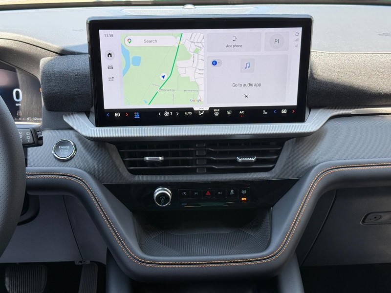 Ford Explorer Vehicle Full-screen Gallery Image 12