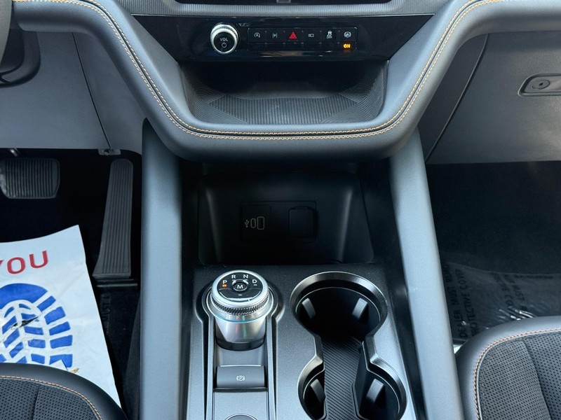 Ford Explorer Vehicle Full-screen Gallery Image 13