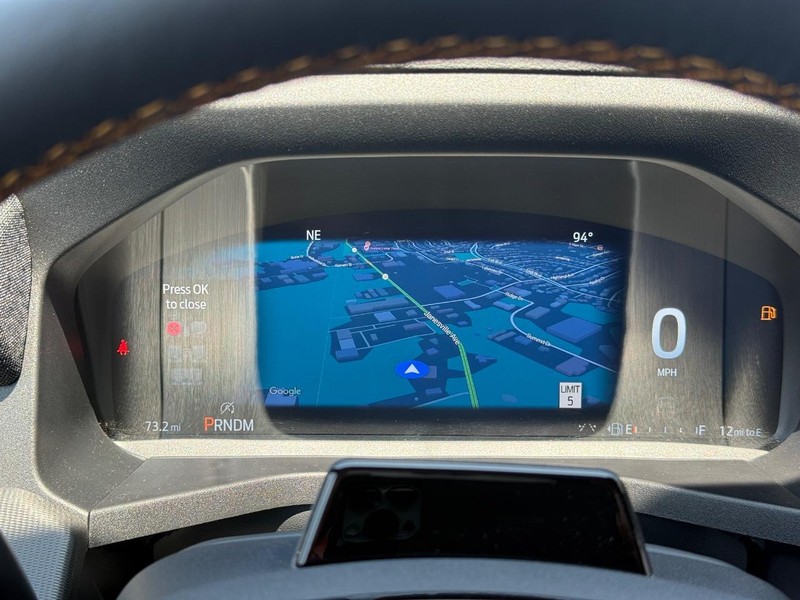 Ford Explorer Vehicle Full-screen Gallery Image 18